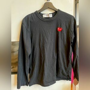 Black Commes Des Garçon long sleeve tee. Fits as women’s medium.